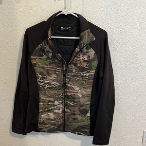 Like new women’s underarmour cold gear camo zip up layer